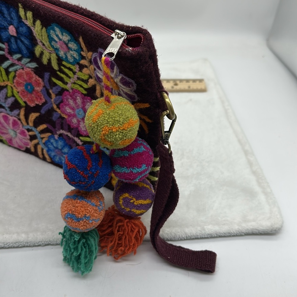 Peruvian Hand Bag Embroidered by Hand Multi-Colored The Andean Community - Picture 3 of 8